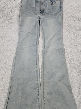 refuge Light Wash Flare Jeans in Faded Blue
